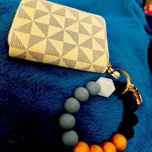 Unbranded cardholder/keychain with multicolored rubber bracelet holder